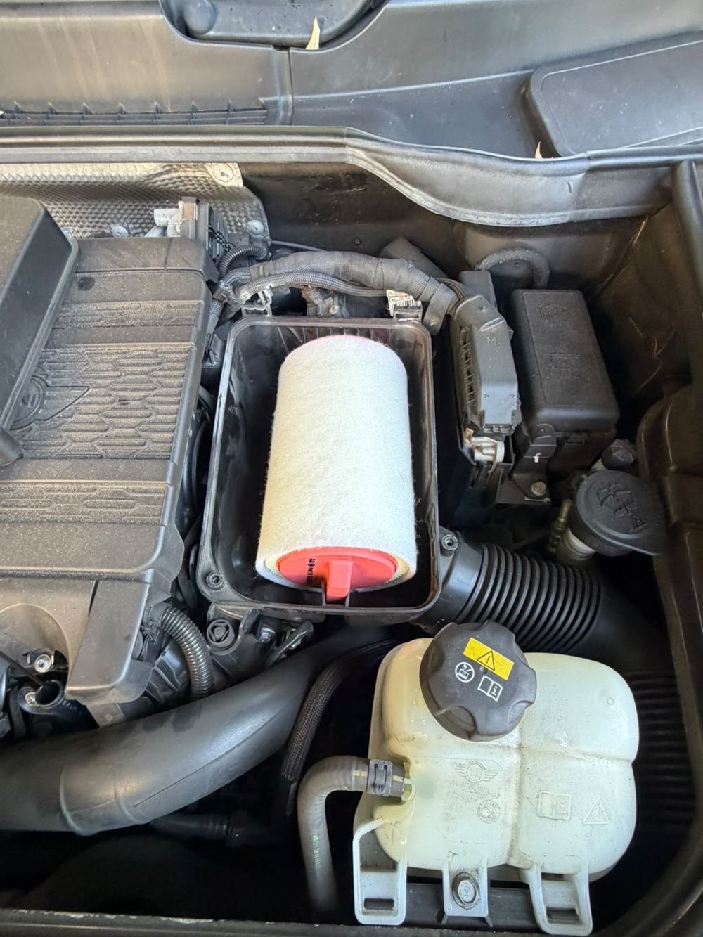 Clean replacement engine air filter fitted in the airbox